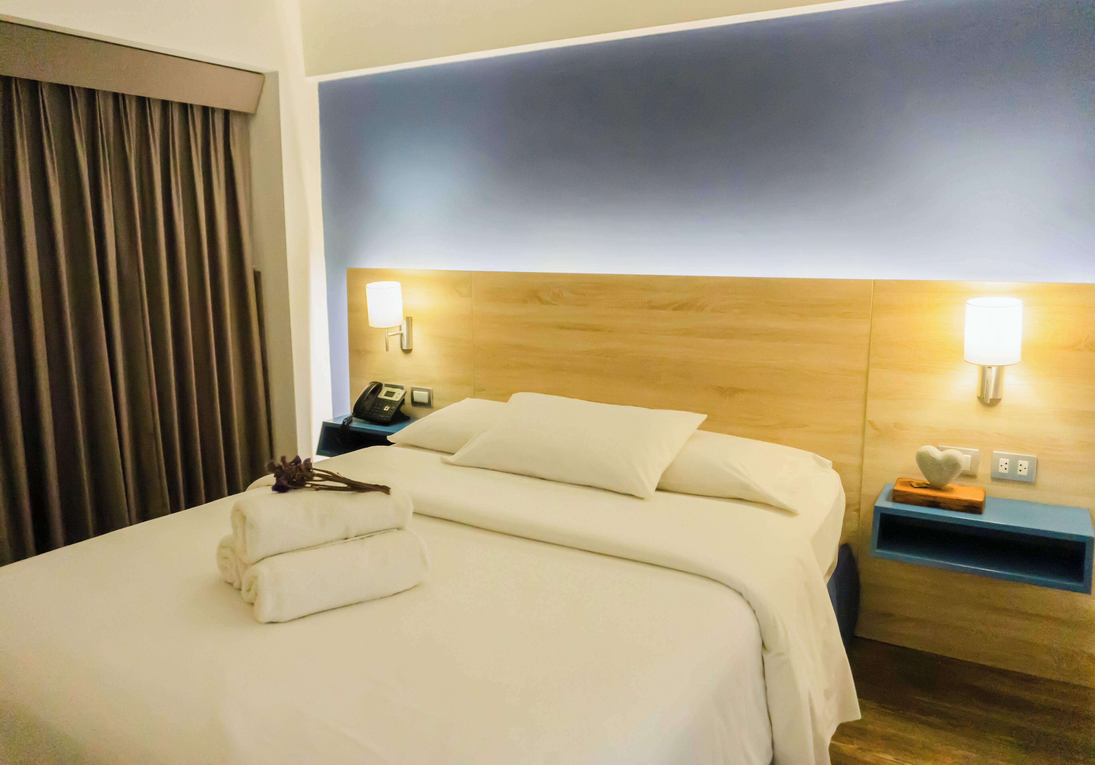 2 bedrooms, down duvets, in-room safe, desk