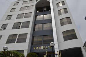 Property entrance - Daniel's Apart Hotel (Lima)