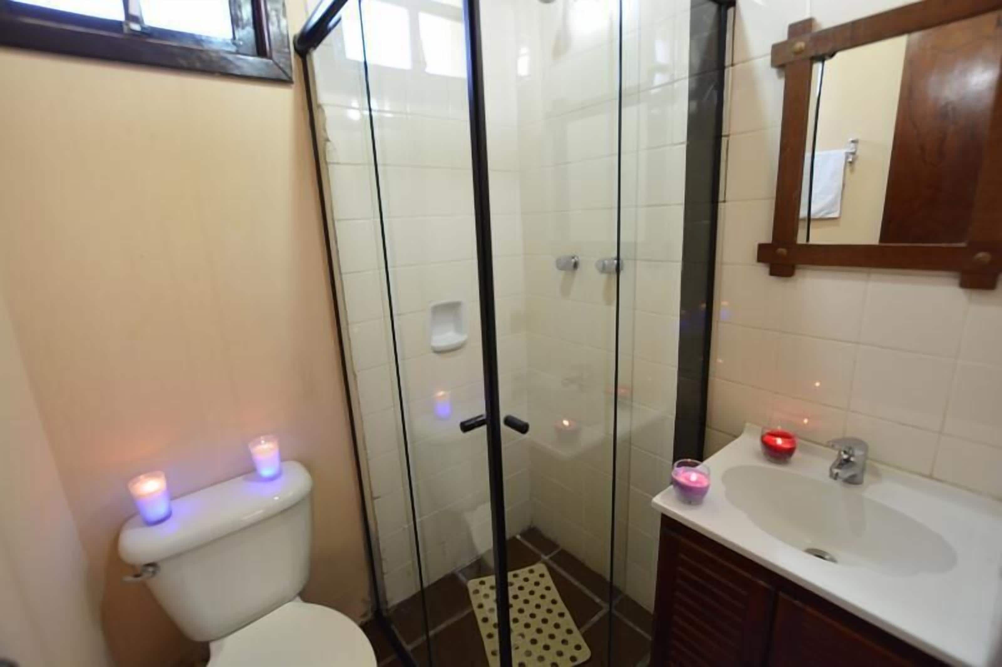 Habitació doble | Bany | Articles de tocador gratuïts, assecador de cabells, tovalloles i sabó 