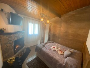 Double Room | Individually decorated, individually furnished, blackout curtains - Pousada Aconchego (Camanducaia)