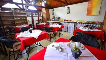 Free daily buffet breakfast