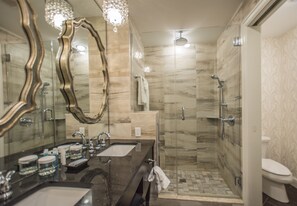 Free toiletries, hair dryer, towels, soap - The Delavan Hotel & Spa (Bowmansville)