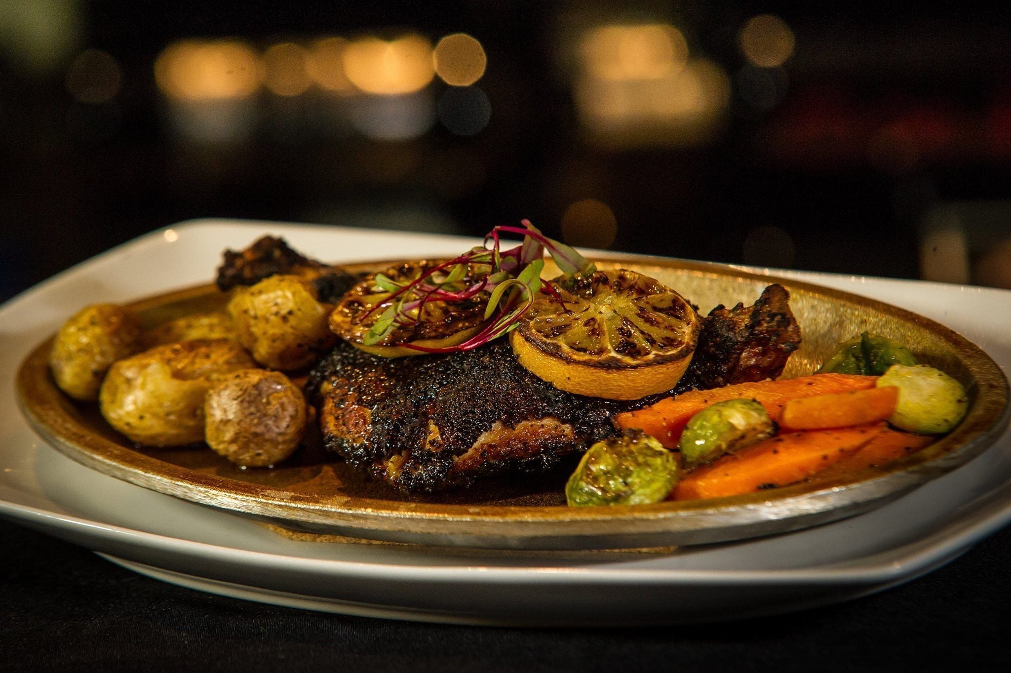 2 restaurants, dinner served