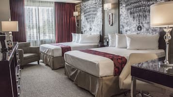 Habitación Deluxe, 2 camas de matrimonio | Ropa de cama de alta calidad, minibar, caja fuerte y escritorio