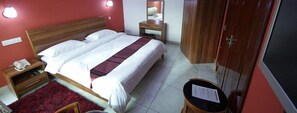 Junior Suite (Single) | In-room safe, desk, laptop workspace, blackout drapes - Hôtel Résidence La Corniche (Dakar)