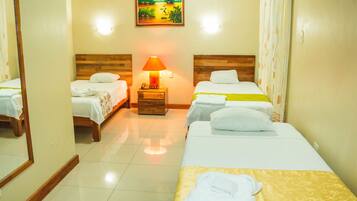 Triple Room | Minibar, desk, rollaway beds, free WiFi