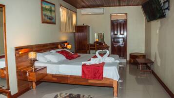 Junior Suite | Minibar, desk, rollaway beds, free WiFi