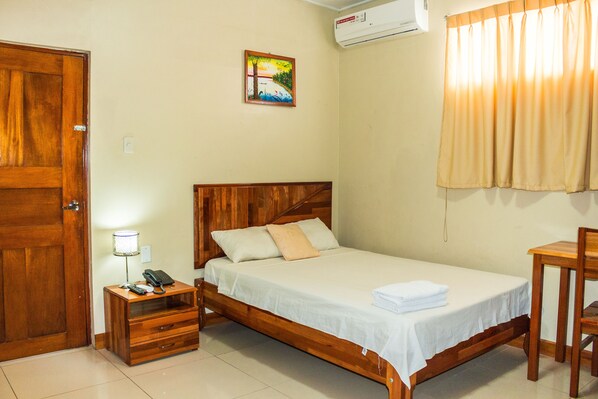 Doppelzimmer | Minibar, Schreibtisch, Zustellbetten, kostenloses WLAN