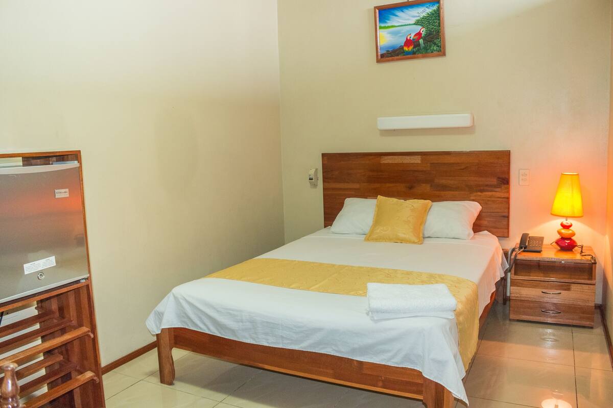 Single Room | Minibar, desk, rollaway beds (surcharge), WiFi (free)