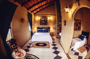 Suite (Master) | Minibar, in-room safe, individually decorated, individually furnished