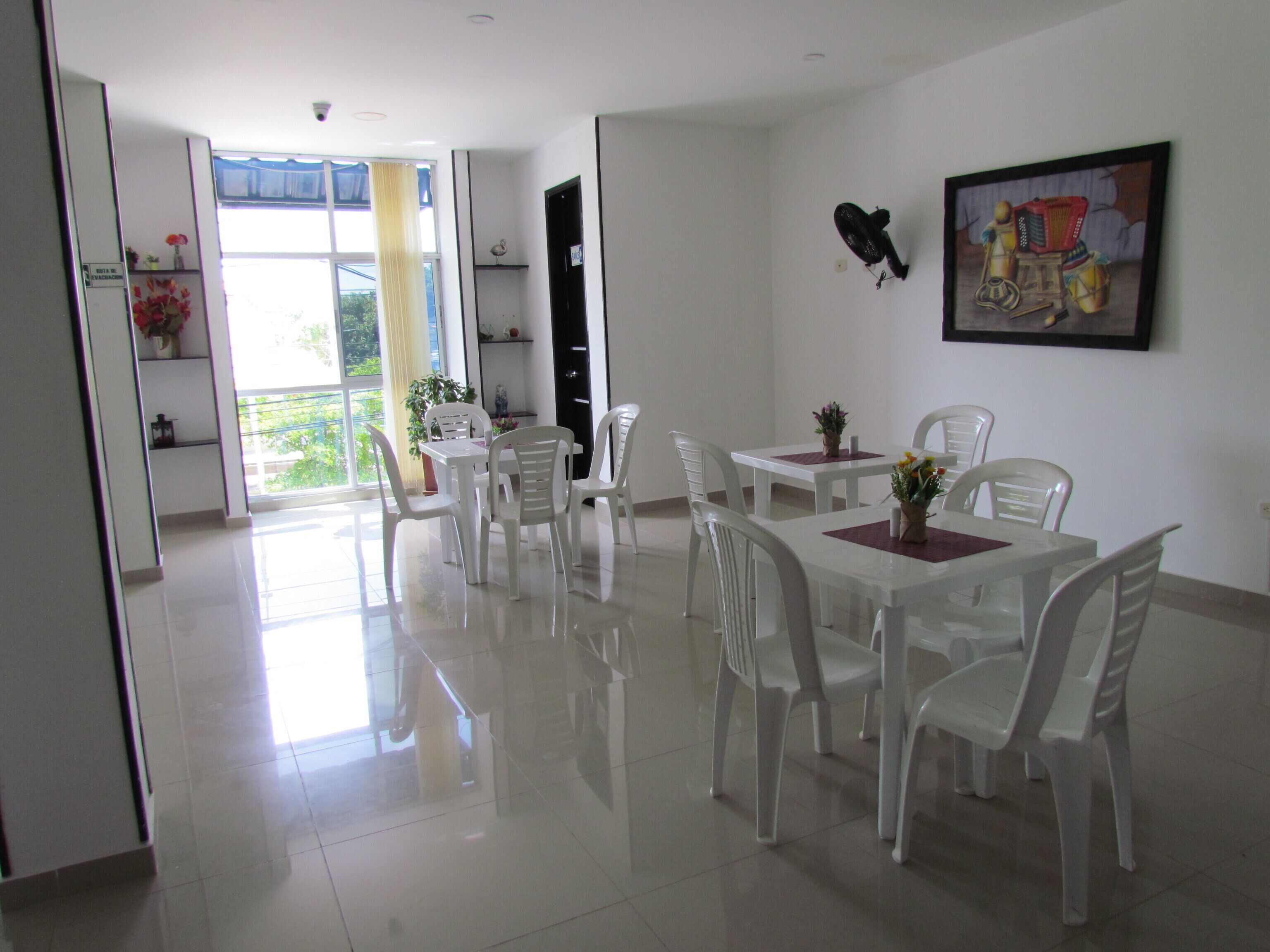 free daily full breakfast