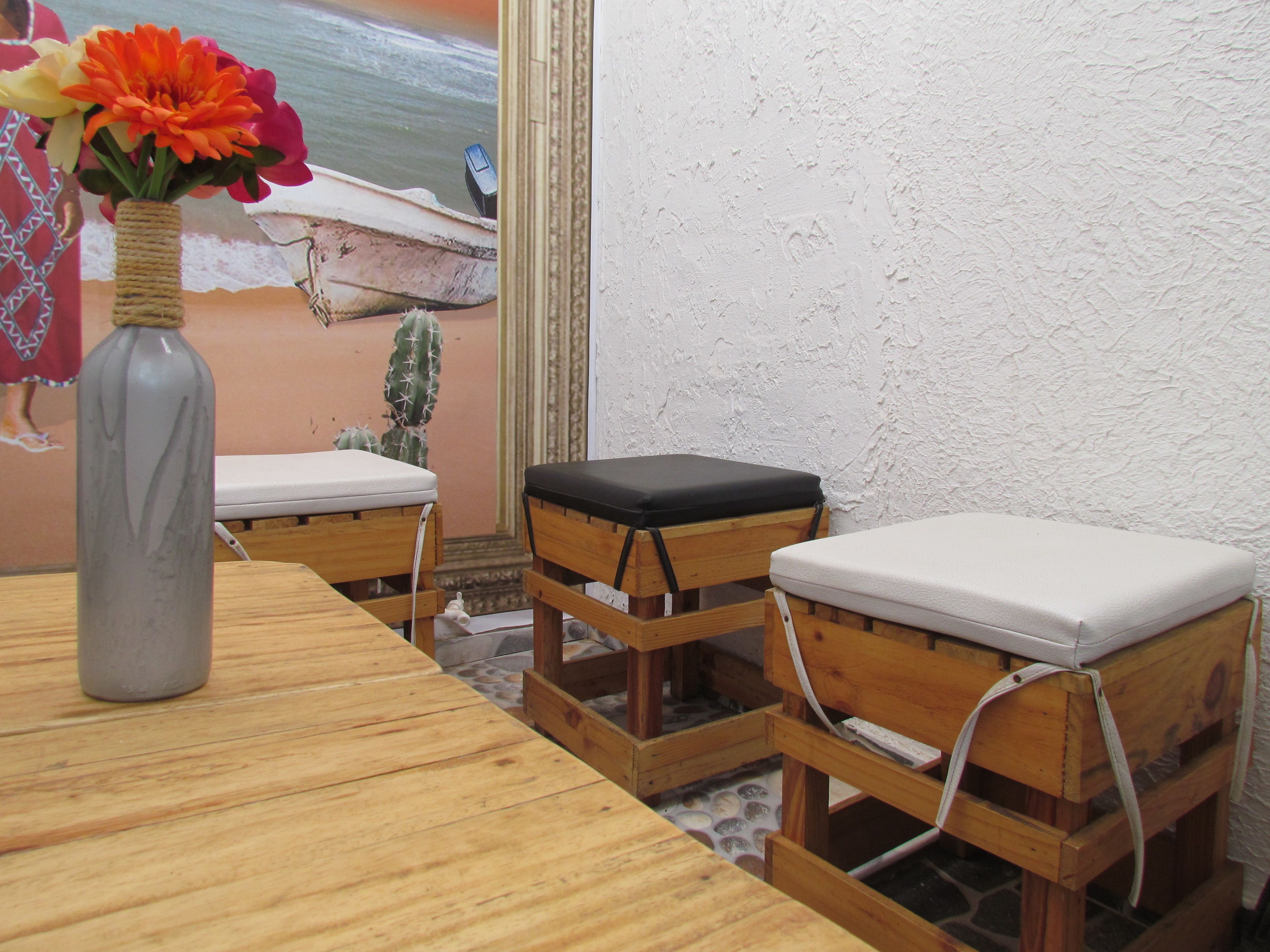 32-inch flat-screen tv with cable channels, tv