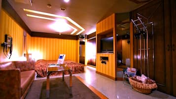 Minibar, wifi gratis y ropa de cama