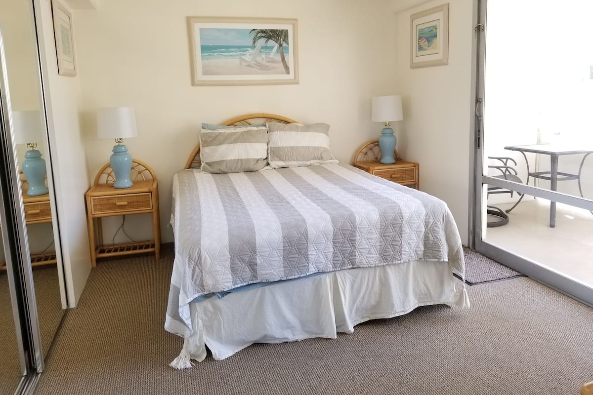 Deluxe Condo, 2 Bedrooms, Kitchen, City View (No Daily Housekeeping) | Individually decorated, individually furnished, iron/ironing board