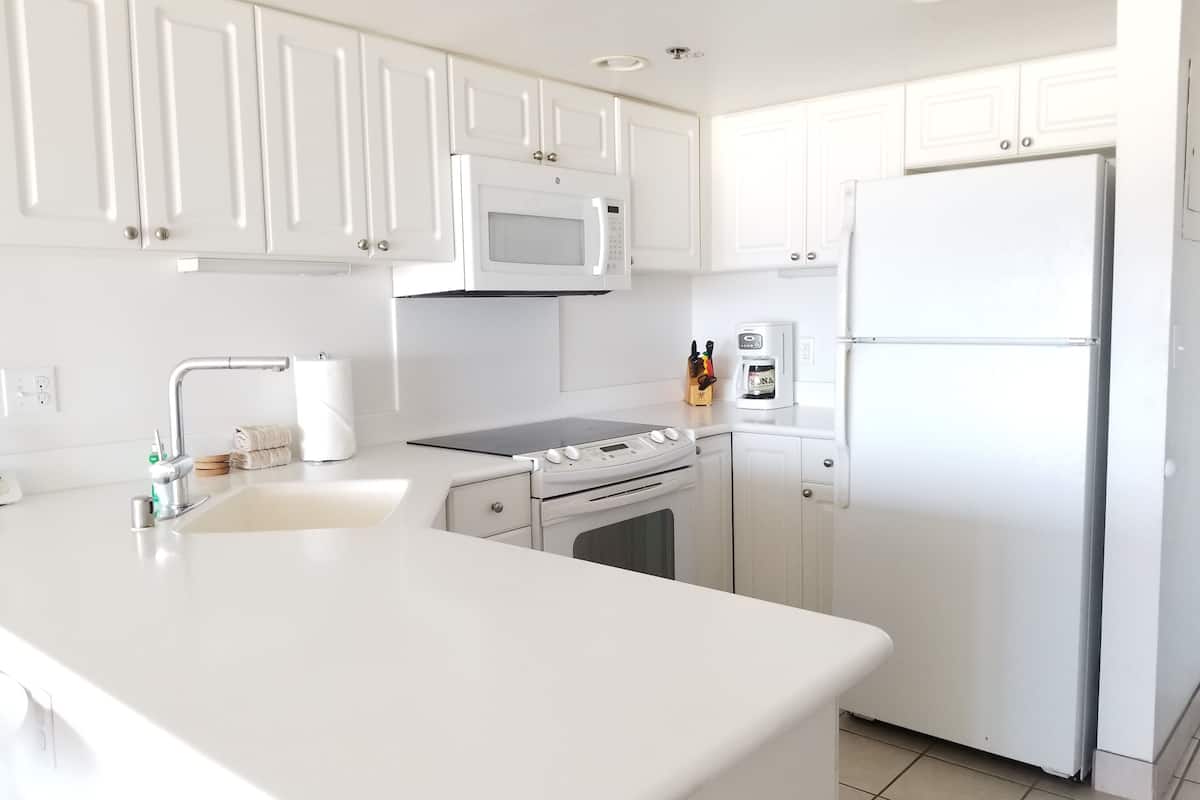 Deluxe Condo, Kitchen, Partial Ocean View (No Daily Housekeeping) | Private kitchen | Full-sized fridge, microwave, oven, stovetop