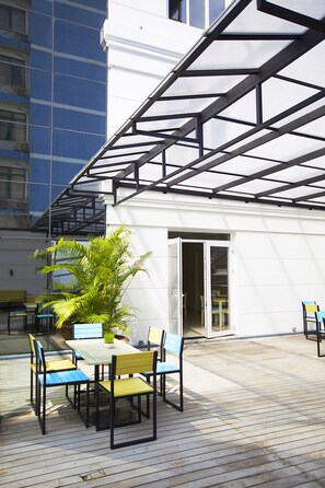 2 restaurants; breakfast, lunch, and dinner served - Palmier Hotel (Da Nang)