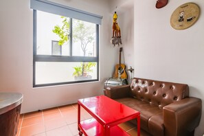 Premium bedding, desk, blackout curtains, iron/ironing board - Wikid Design Hotel (Tainan)