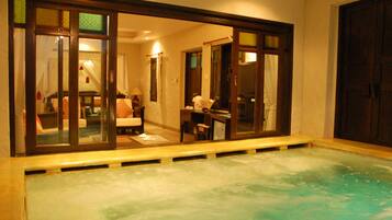 Romantic Villa with Jacuzzi
