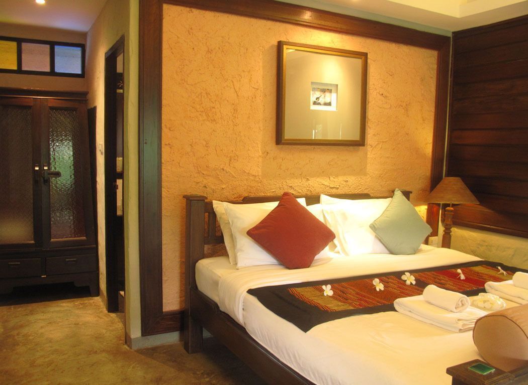 Minibar, in-room safe, desk, rollaway beds