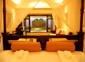 Romantic Villa with Jacuzzi | ミニバー、セーフティボックス (室内)、デスク、可動式ベッド