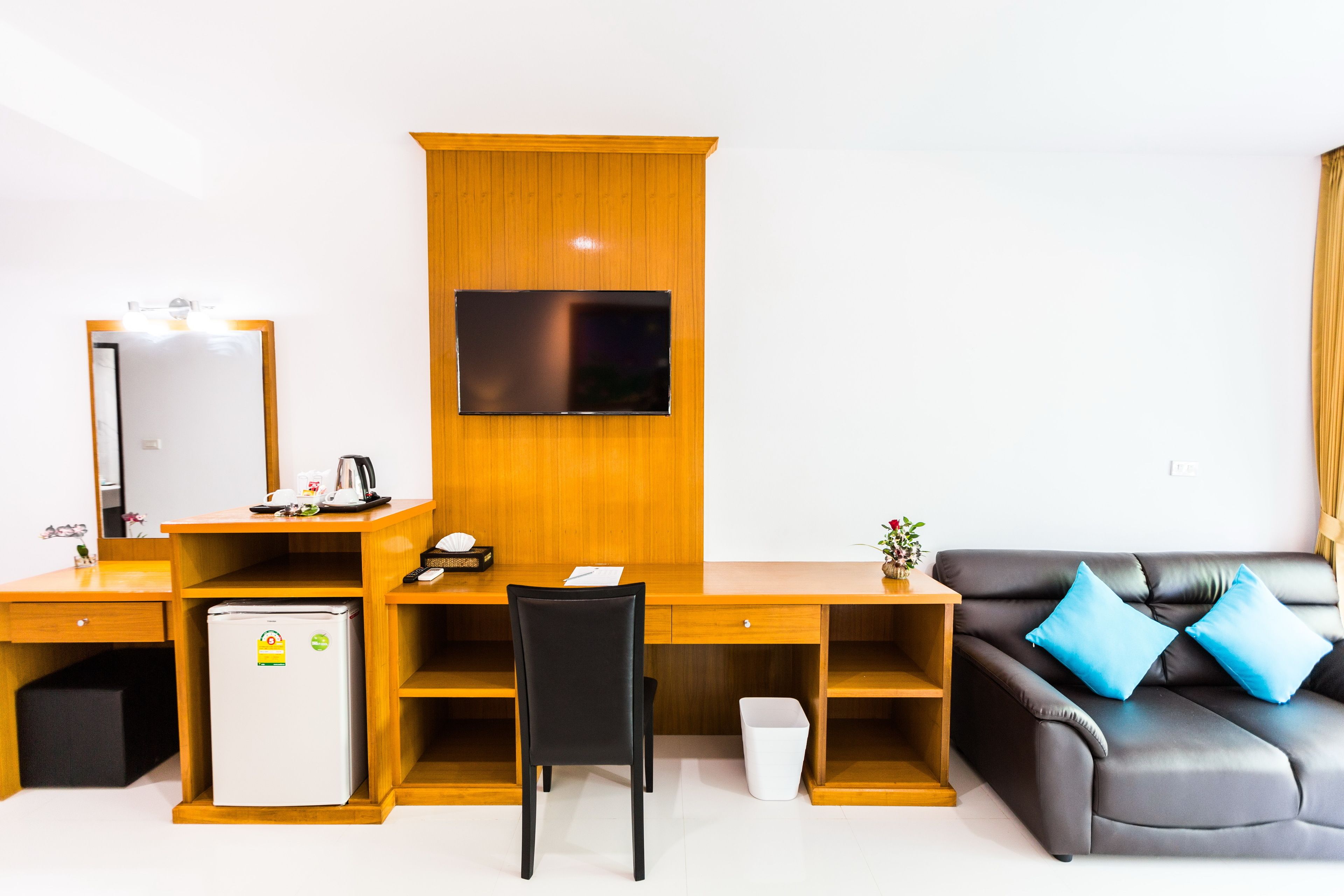 1 bedroom, in-room safe, desk, blackout curtains