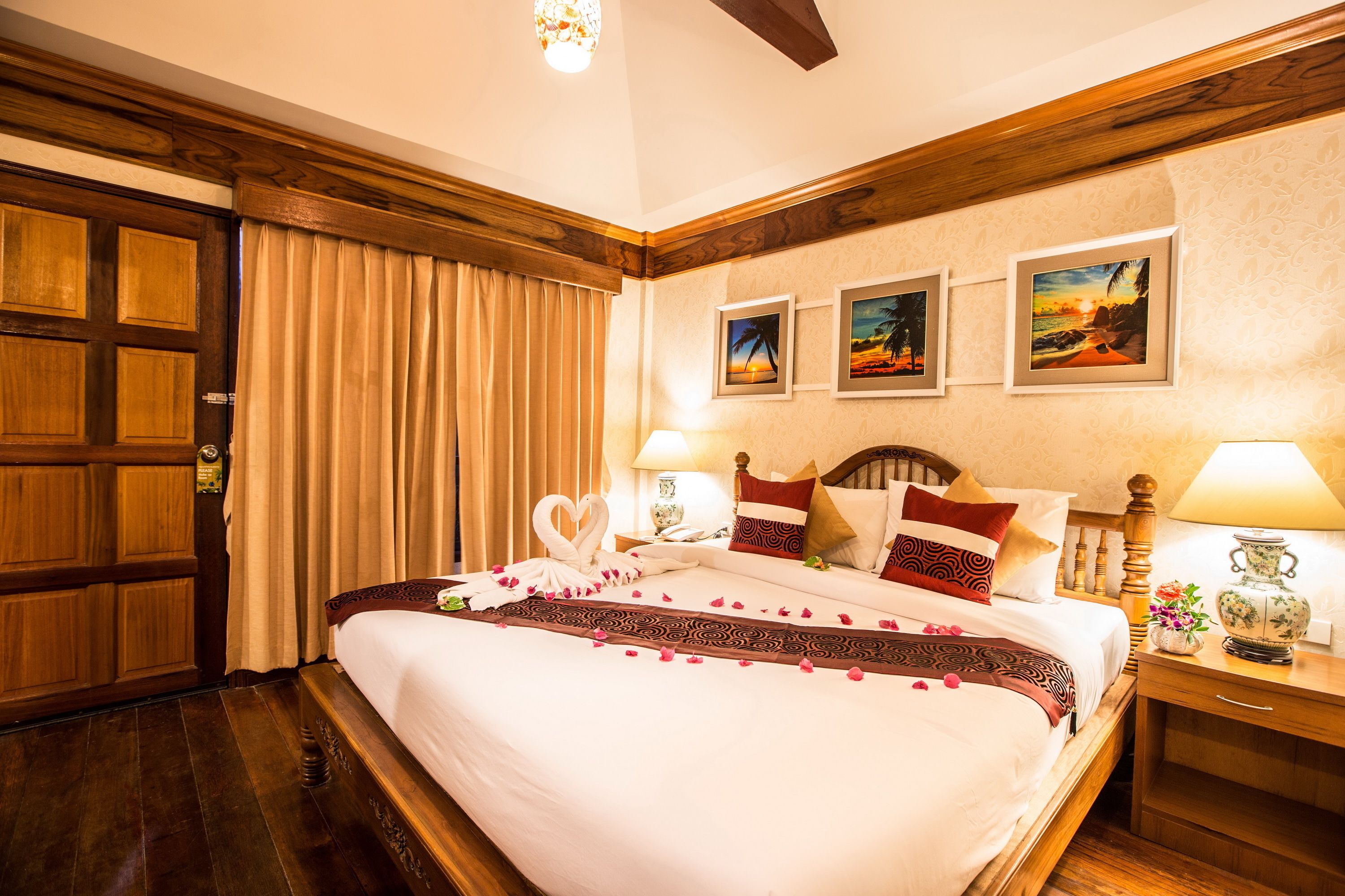 bungalow, beachfront | 1 bedroom, in-room safe, desk, blackout curtains