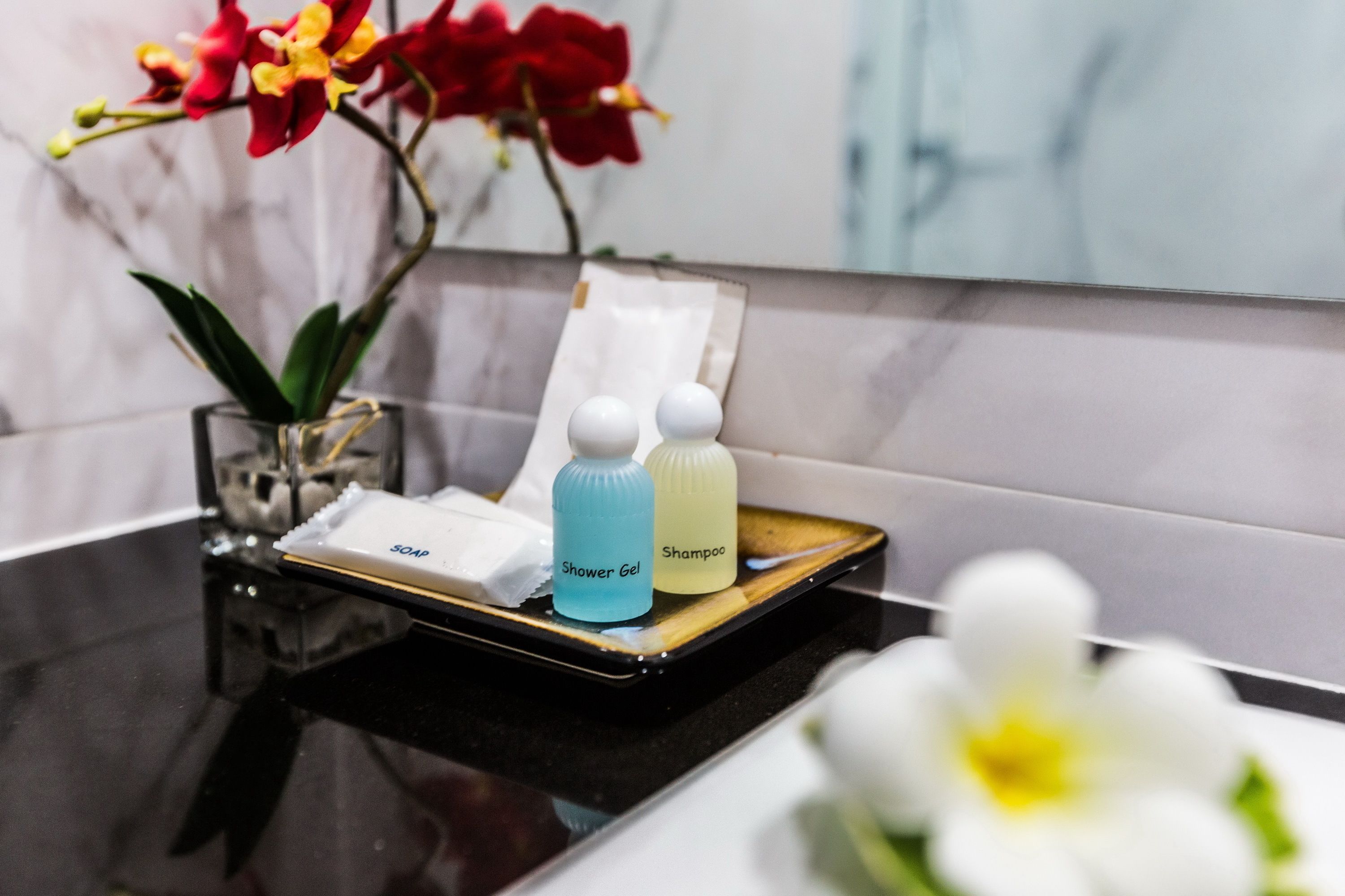 superior room, sea view | bathroom | combined shower/bathtub, free toiletries, hair dryer, bathrobes