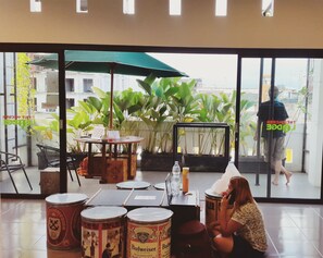Lobby lounge - The Packer Lodge Yogyakarta - Hostel (Yogyakarta)