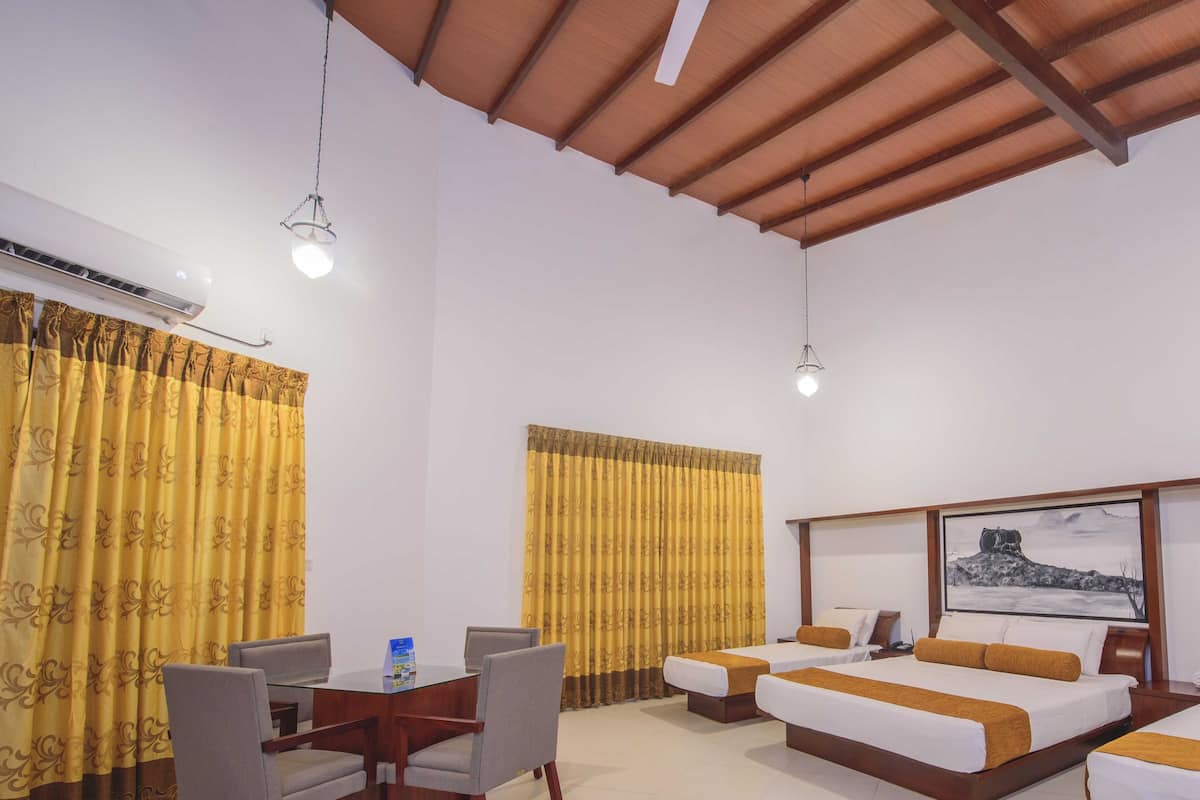 Habitación superior, vista al lago | Ropa de cama de alta calidad y minibar