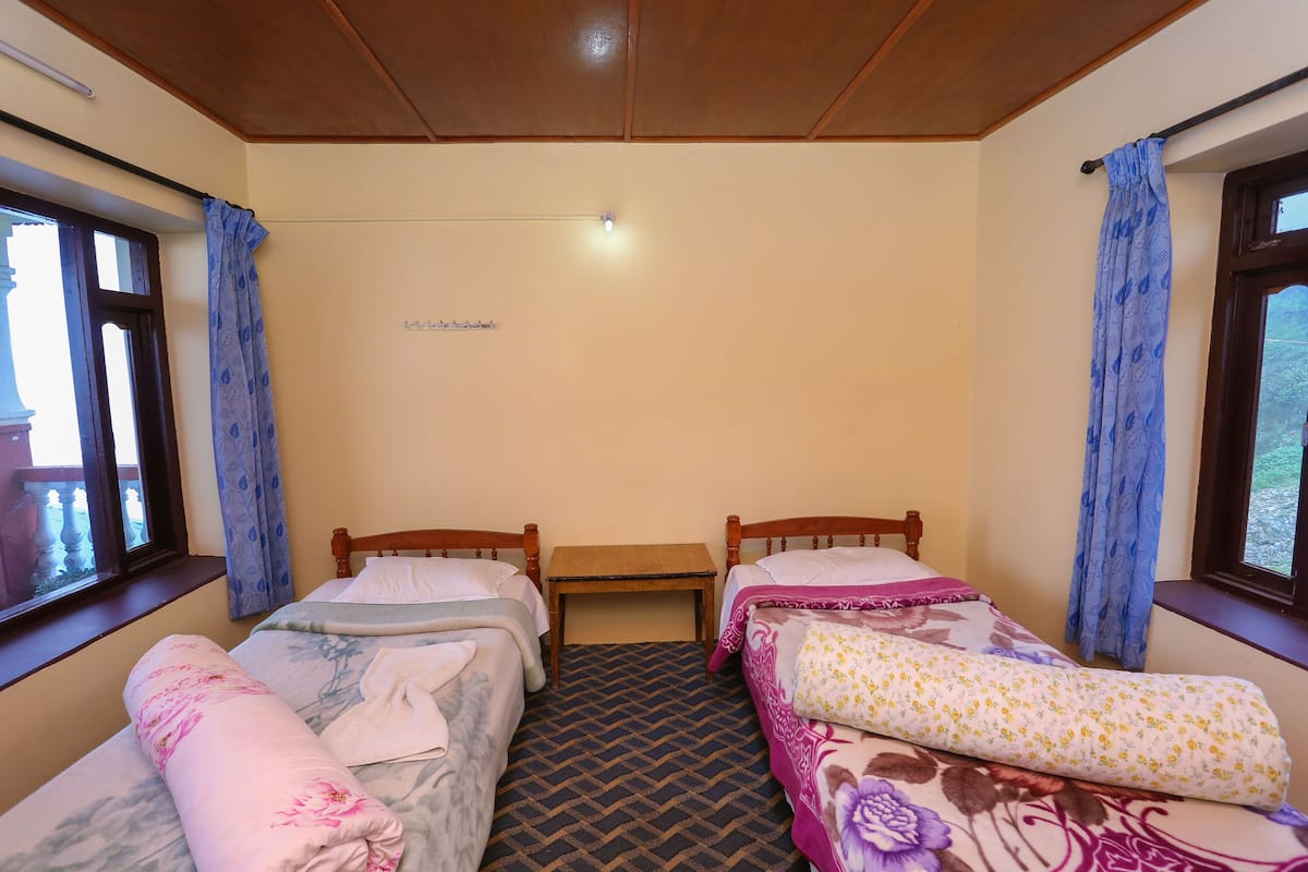 Standard Room | Desk, cribs/infant beds, rollaway beds, free WiFi