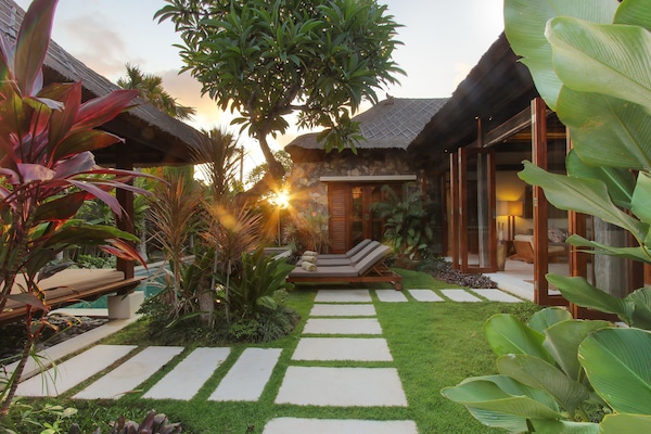 Villa 2 - Two-Bedroom Villa with Private Pool | Teras/patio