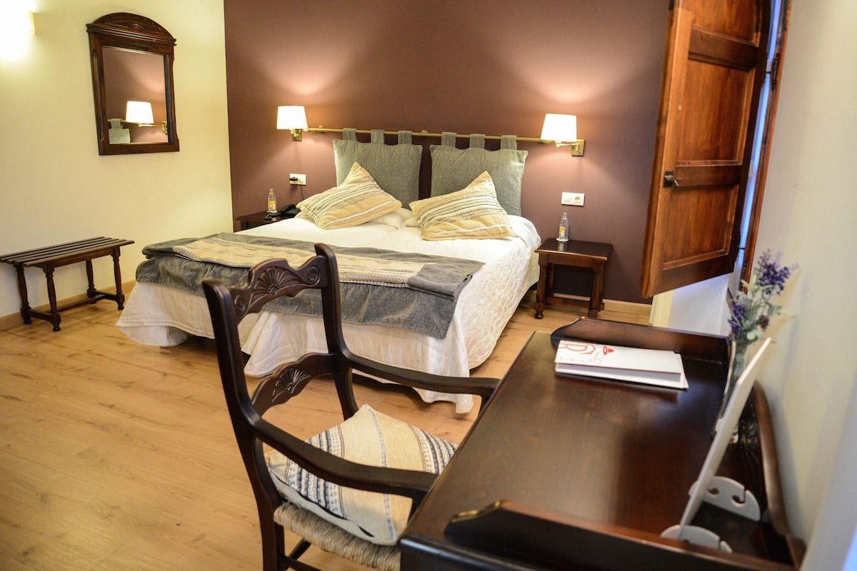 1 bedroom, in-room safe, desk, blackout curtains