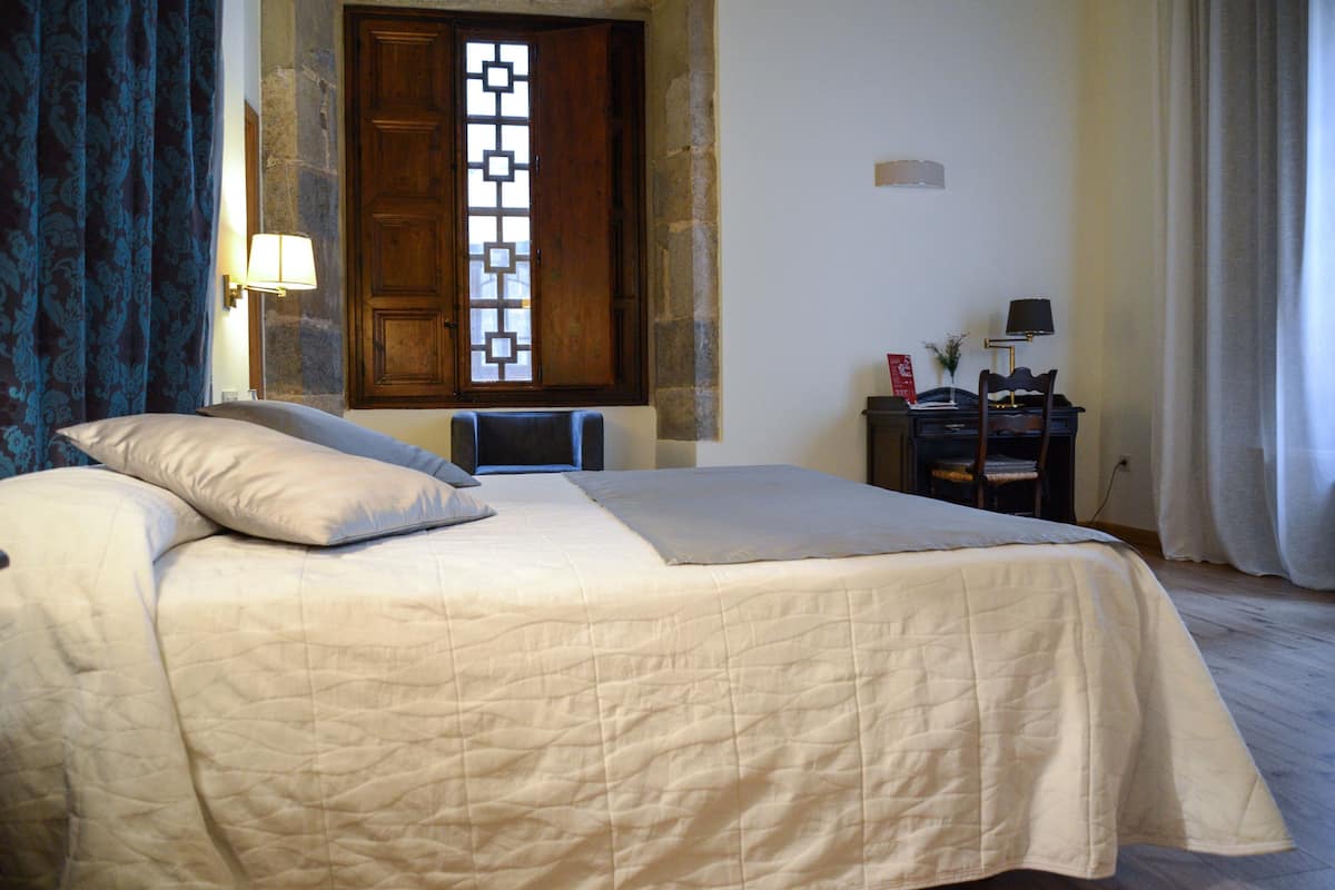 1 bedroom, in-room safe, desk, blackout curtains