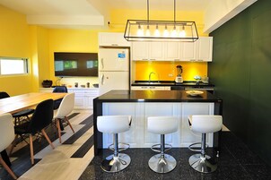 電冰箱、微波爐、咖啡機/沖茶器、電熱水壺