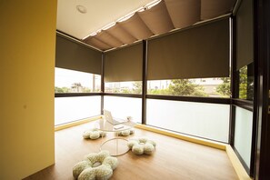 Lemon Fruit Tower Quadruple Room | Minibar, individually decorated, desk, free WiFi - Little Sunshine B&B (Dongshan)