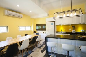 Lobby sitting area - Little Sunshine B&B (Dongshan)