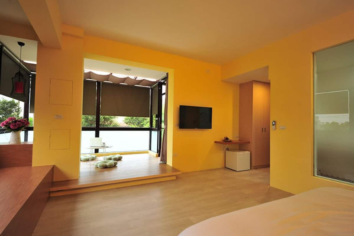 Lemon Fruit Tower Quadruple Room | Minibar, individually decorated, desk, free WiFi