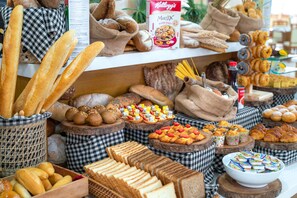 Daily local cuisine breakfast for a fee - Serene Beach Hotel Danang (Da Nang)