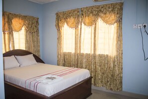 6 makuuhuonetta, ylelliset vuodevaatteet, untuvapeitot