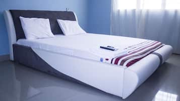 6 bedrooms, premium bedding, down comforters, memory foam beds