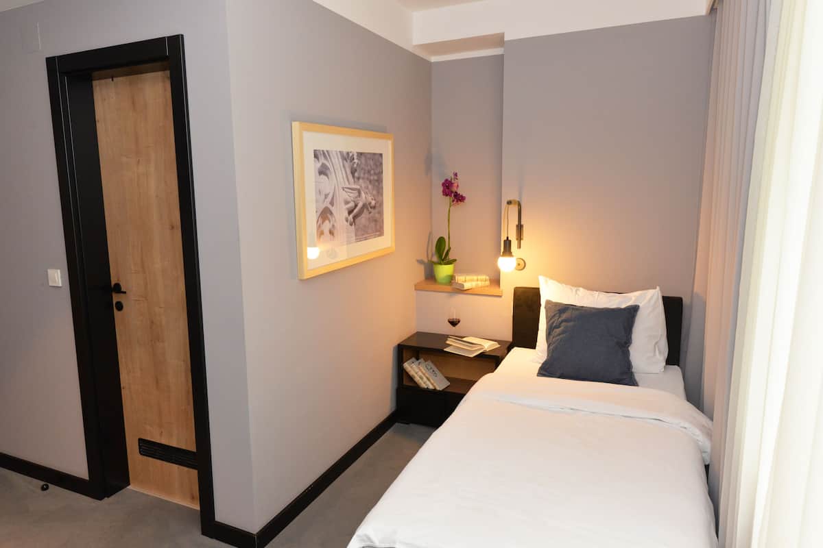 In-room safe, desk, soundproofing, free WiFi