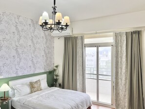 Escritorio, sistema de insonorización, wifi gratis y ropa de cama 