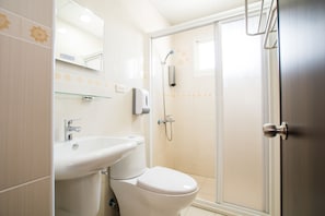 Shower, free toiletries, hair dryer, slippers - Yongan101 B&B (Taitung)