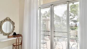 Standard Double Room | Desk, soundproofing, free WiFi, bed sheets