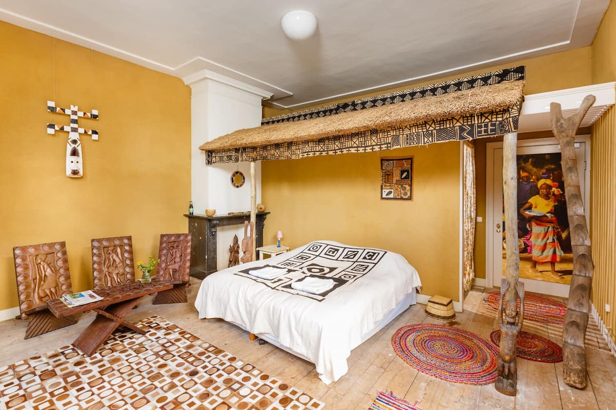 Twin Room (Dogon) | Egyptian cotton sheets, premium bedding, desk, WiFi (free)