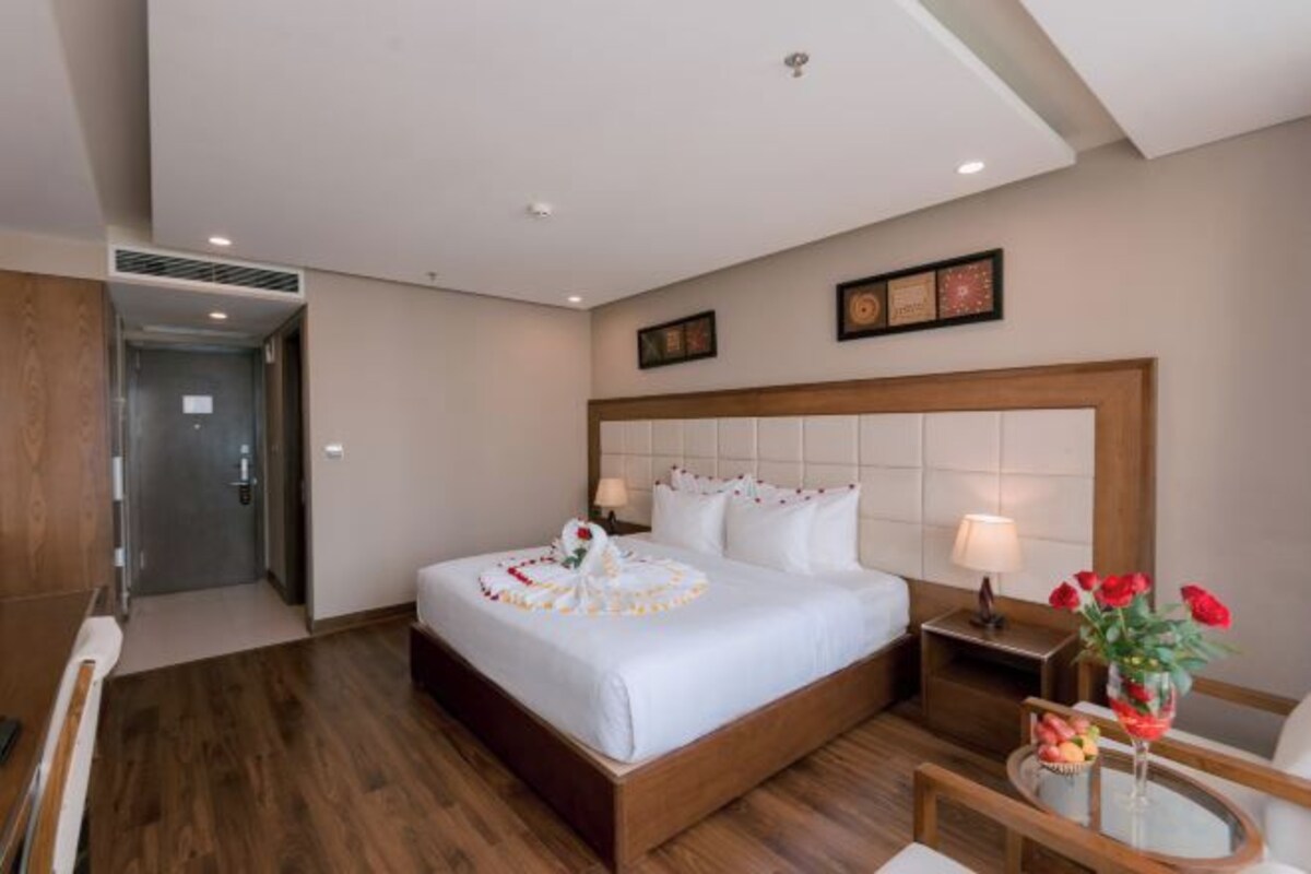 1 bedroom, premium bedding, minibar, in-room safe