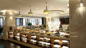 Café da manhã com buffet todos os dias (VND 250000 por pessoa)