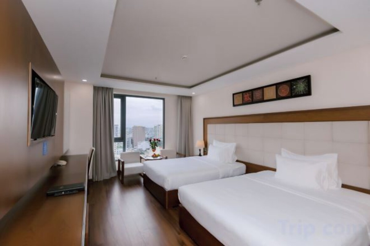 1 bedroom, premium bedding, minibar, in-room safe