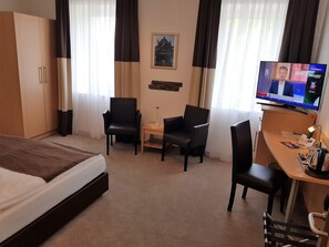 Hypo-allergenic bedding, individually decorated, individually furnished - Hotel zum Anker (Andernach)