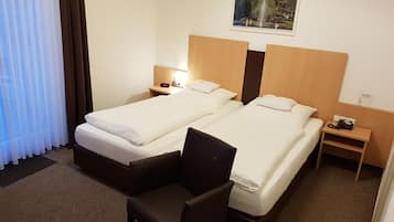 Habitación doble estándar, balcón | Ropa de cama hipoalergénica y decoración personalizada